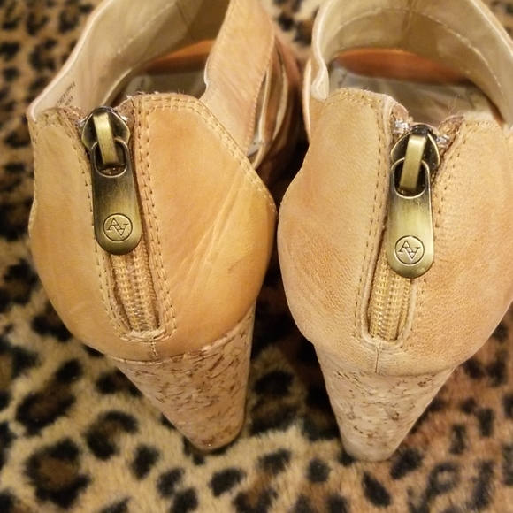 Adrienne Vittadini Zip-Up Beige Cork Wedges - Picture 4 of 4